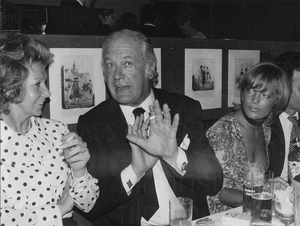 Curd Jürgens mit Rut Brandt und Romy Schneider, 1971