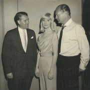 Curd Jürgens mit Wernher von Braun und May Britt