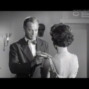DER TEUFEL IN SEIDE (1956) Screenshot "Sekt"